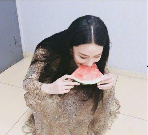 cp吃瓜裙,揭秘娱乐圈甜蜜背后的秘密