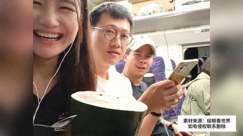 女生上课吃瓜,女生上课吃瓜的欢乐时光